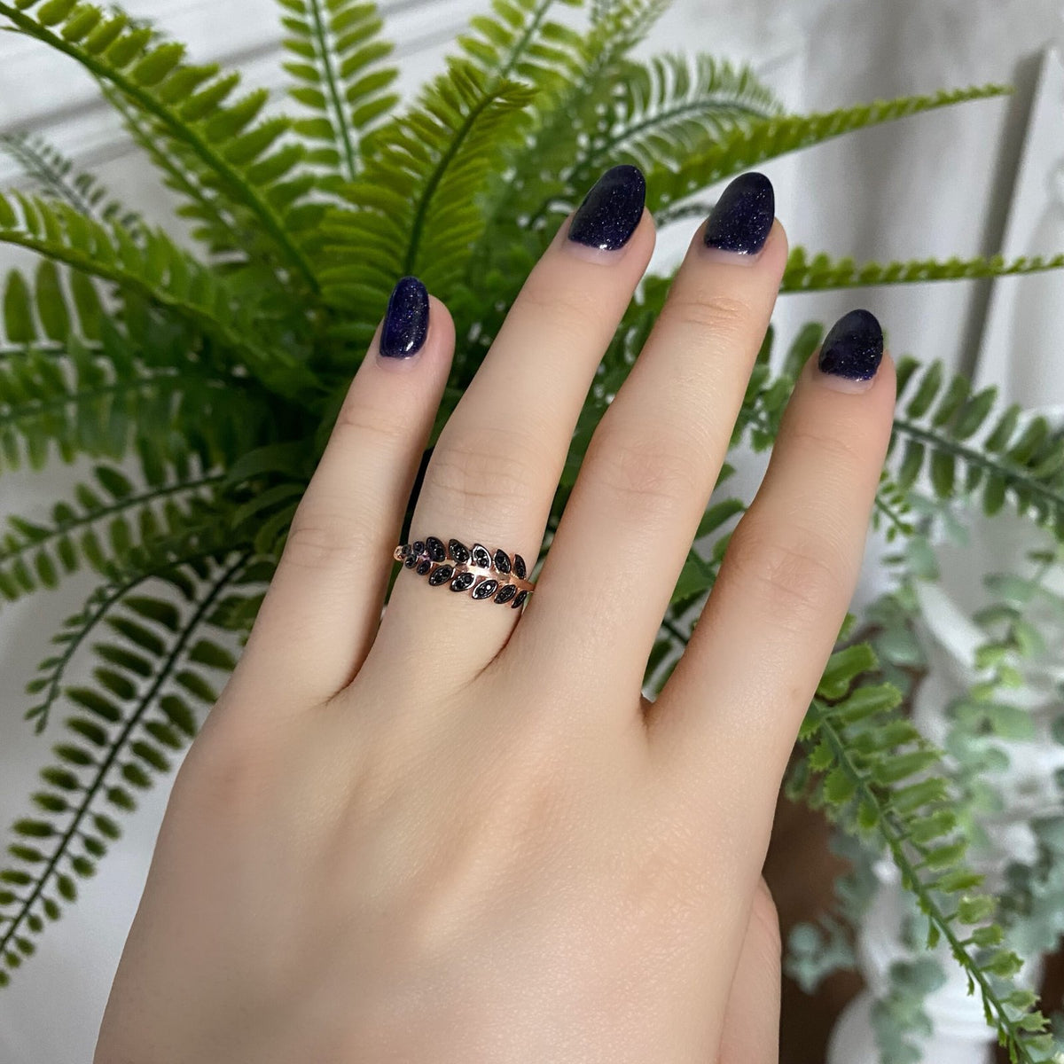 Yapraklı Dal Şeklinde Rose Gold Kaplama Siyah Zirkon Taşlı Ayarlanabilir Yüzük