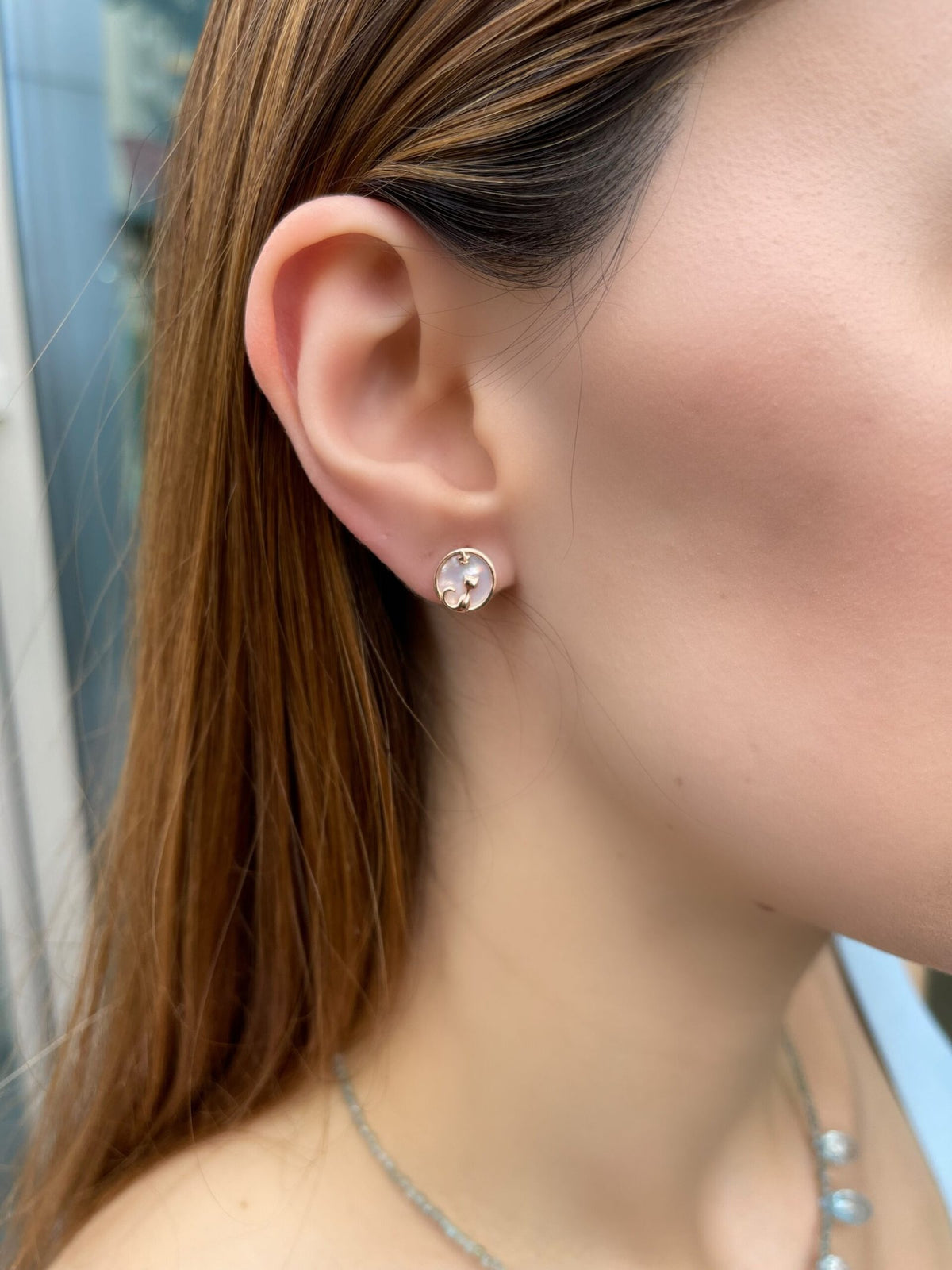 Sedefli Zirkon Taşlı Rose Gold Kaplama Gümüş Uyumsuz Çift Kedi- Ay Küpeler | Eşsiz Tarzıyla Dikkat Çeken Takılar
