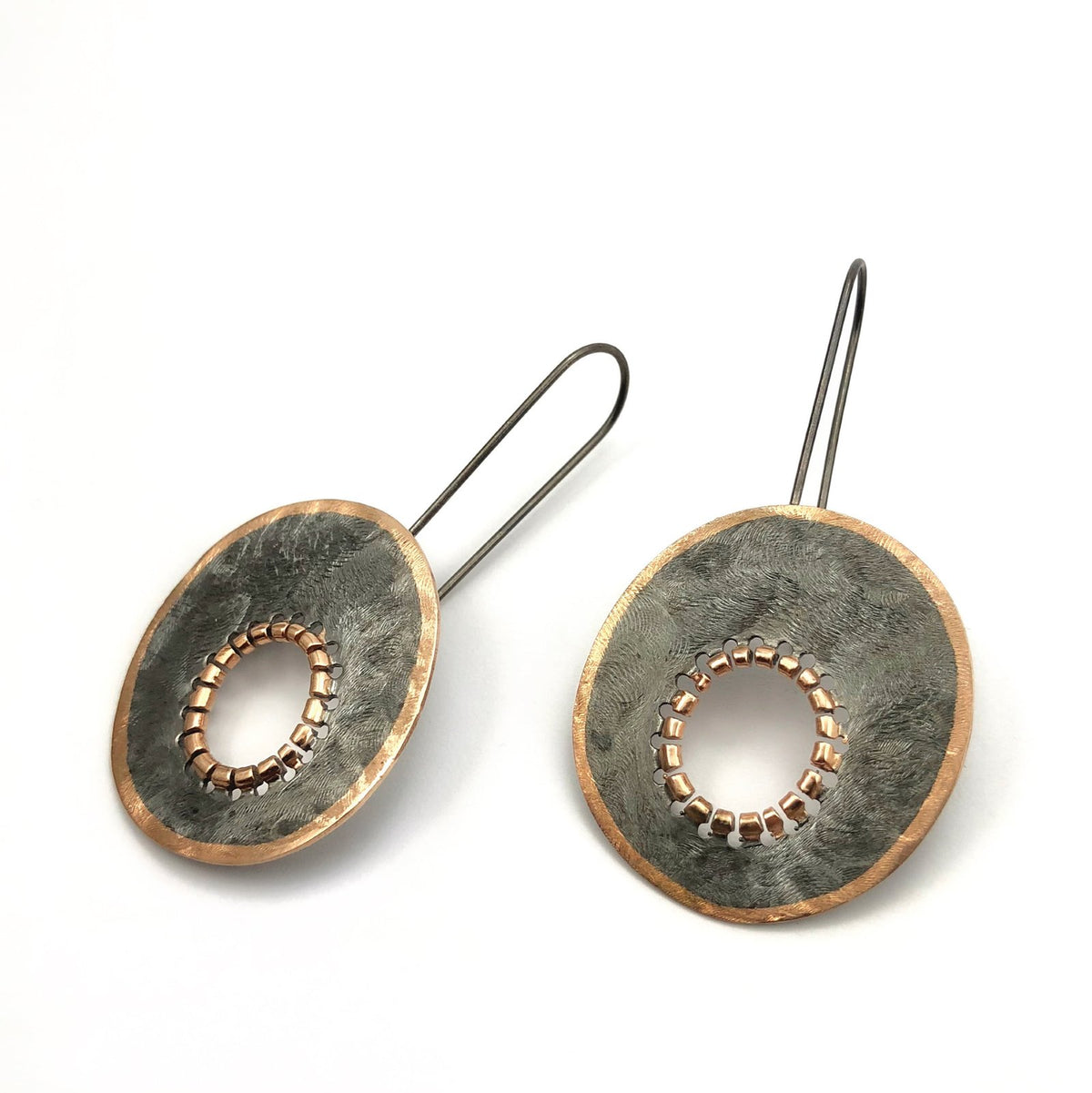Rose Gold Kaplama ve Oksitli Tasarım Gümüş Küpe