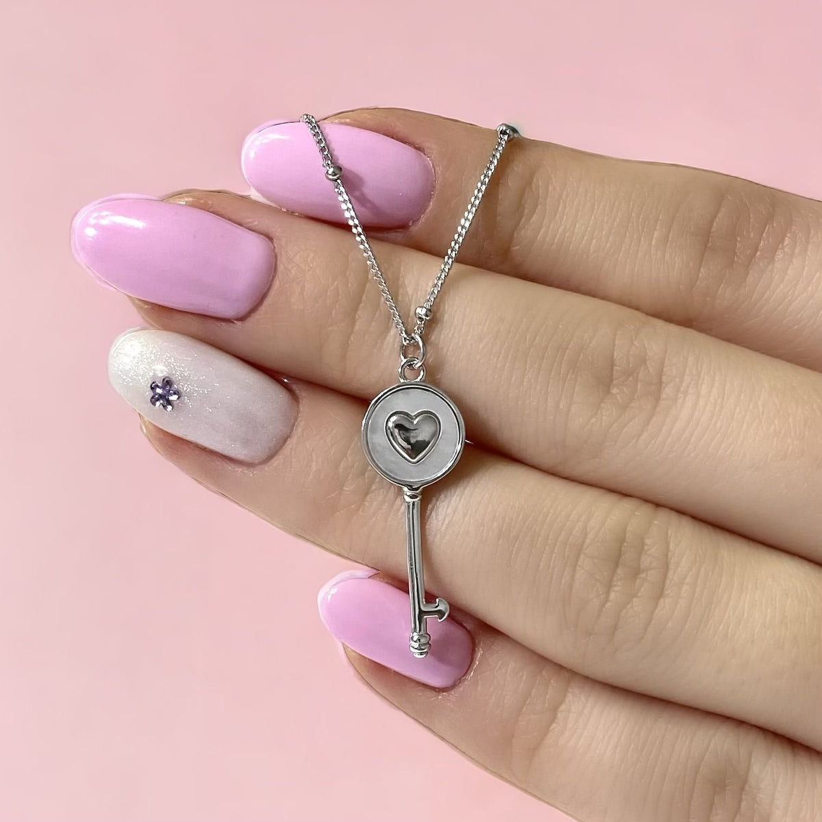 Tasarım Gümüş Sedefli Kalpli Anahtar Kolye