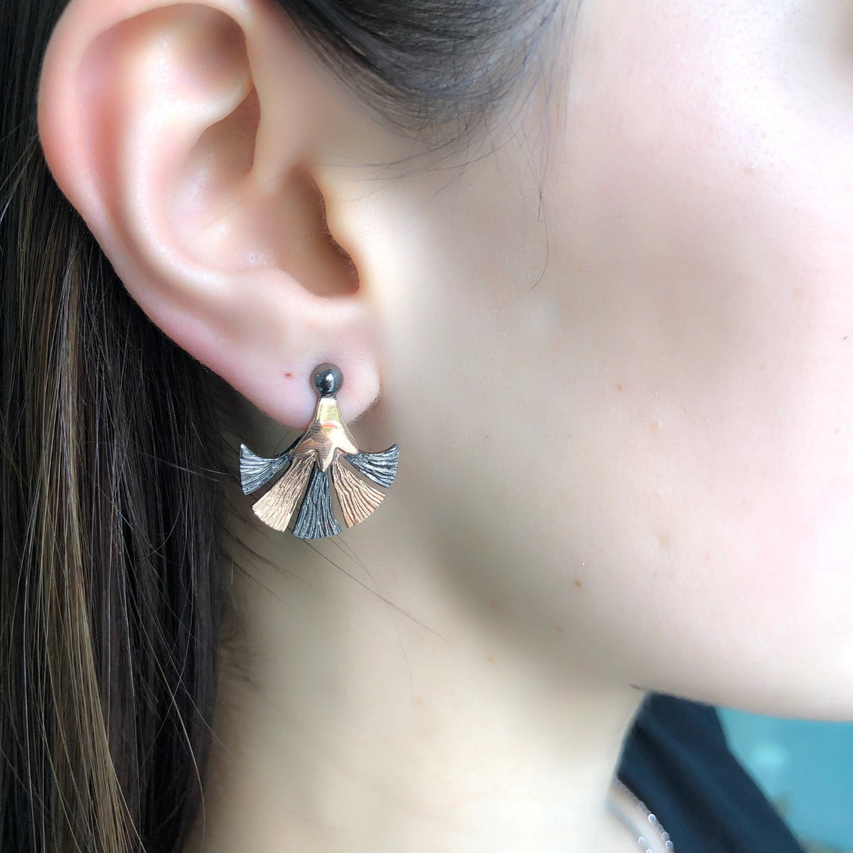 Rose Gold Kaplama ve Oksitli Tasarım Gümüş Küpe