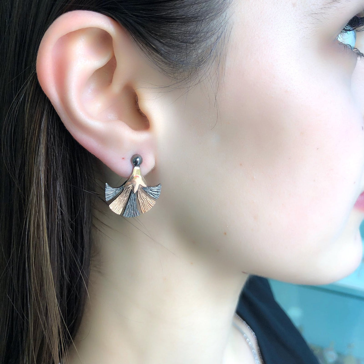 Rose Gold Kaplama ve Oksitli Tasarım Gümüş Küpe