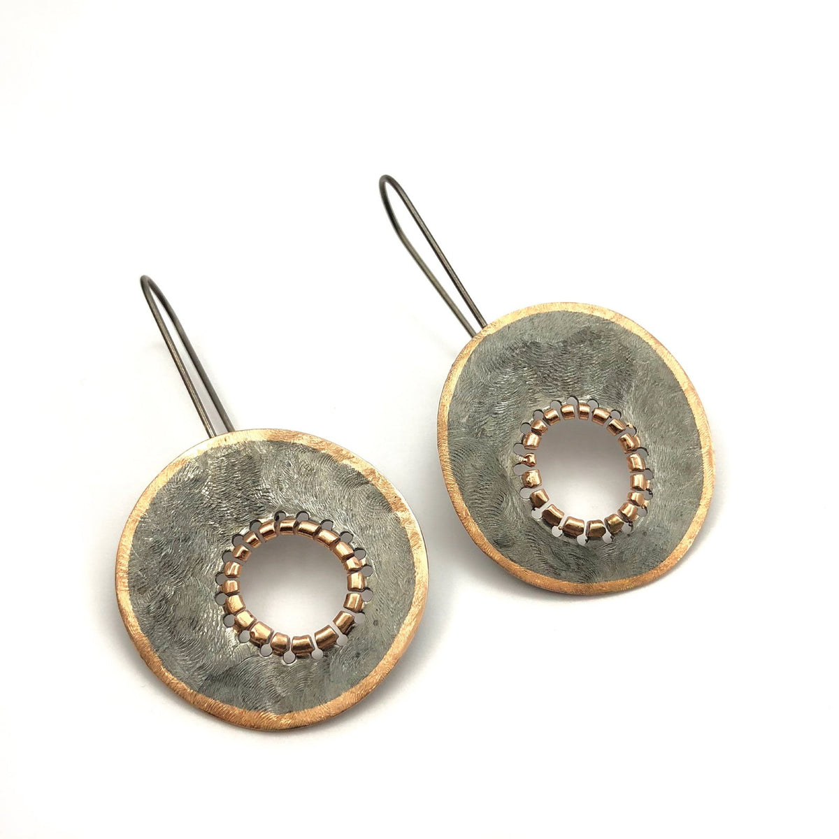 Rose Gold Kaplama ve Oksitli Tasarım Gümüş Küpe