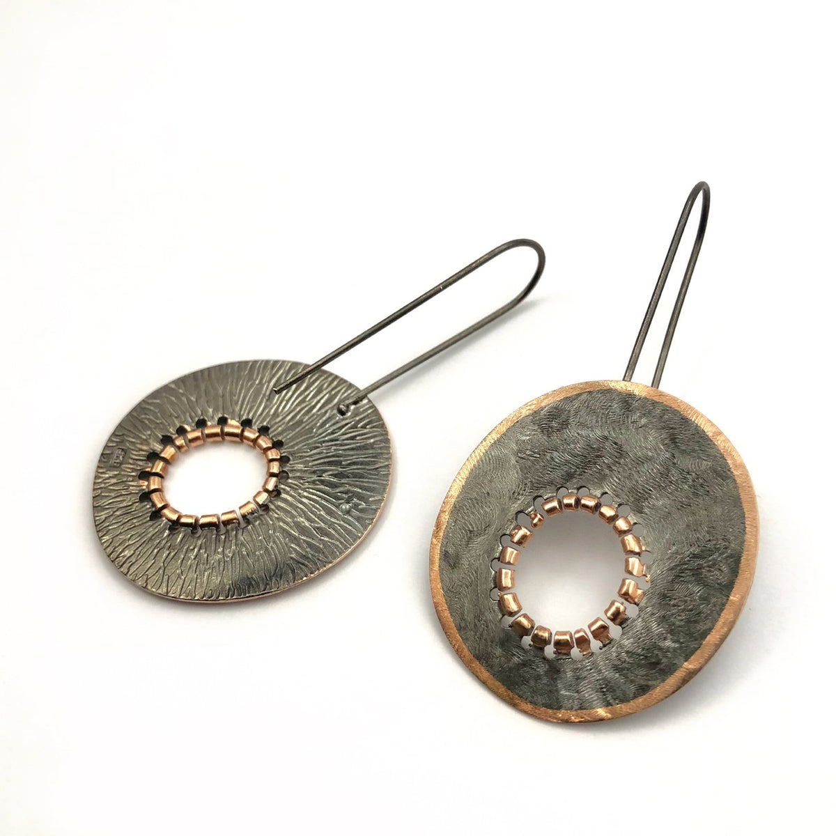 Rose Gold Kaplama ve Oksitli Tasarım Gümüş Küpe
