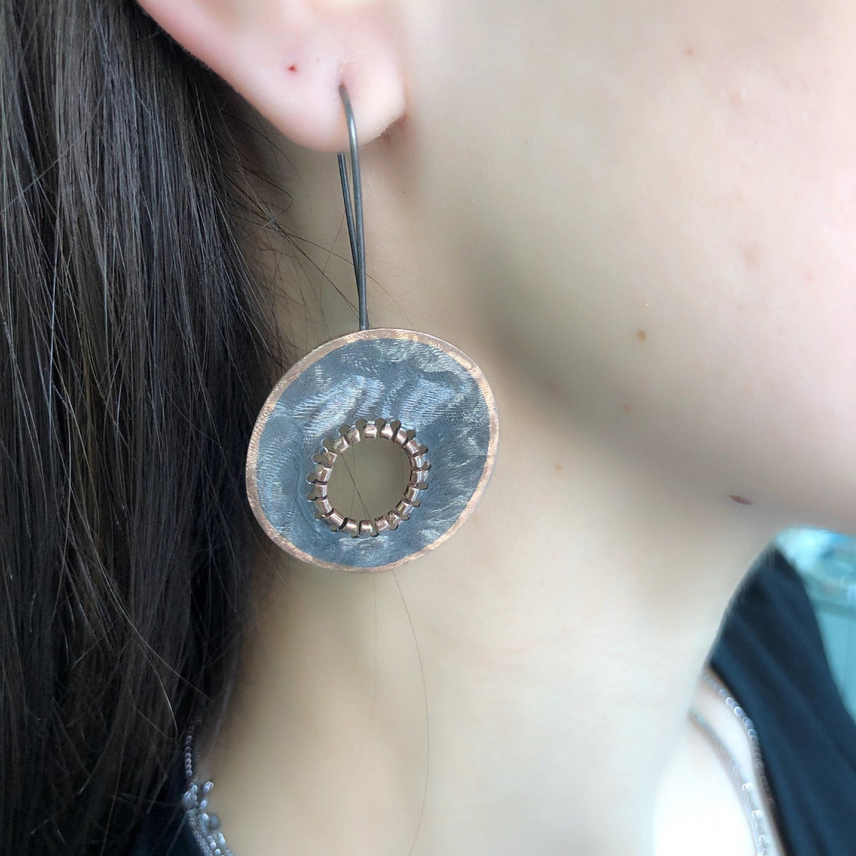 Rose Gold Kaplama ve Oksitli Tasarım Gümüş Küpe